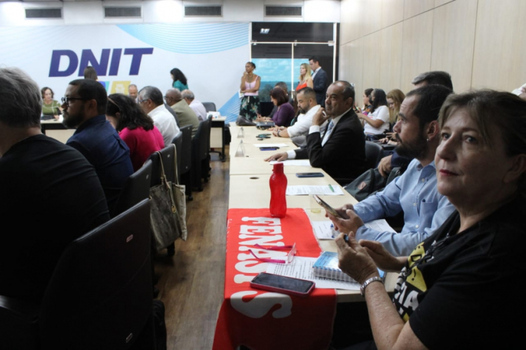Governo insiste em política de reajuste zero. Servidores, vamos construir a greve!