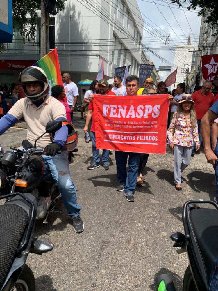 Manifestantes percorreram ruas do centro comercial de Teresina-PI 