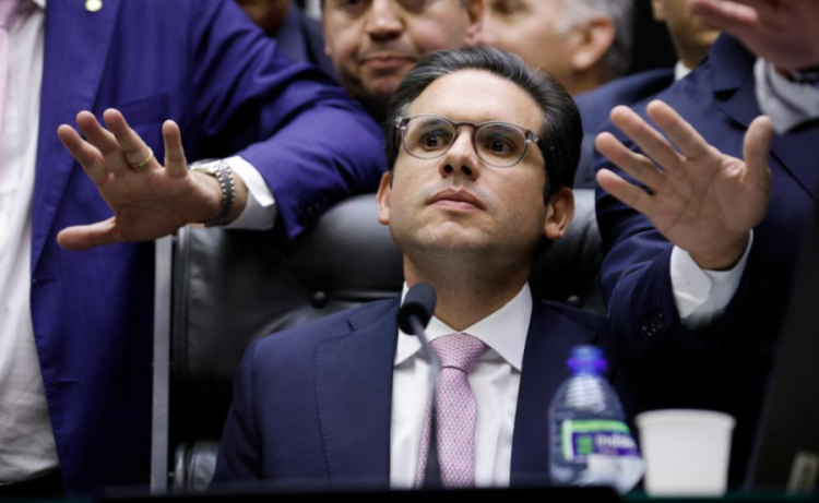 Hugo Mota, presidente da Câmara, manobra para aprovar PEC 