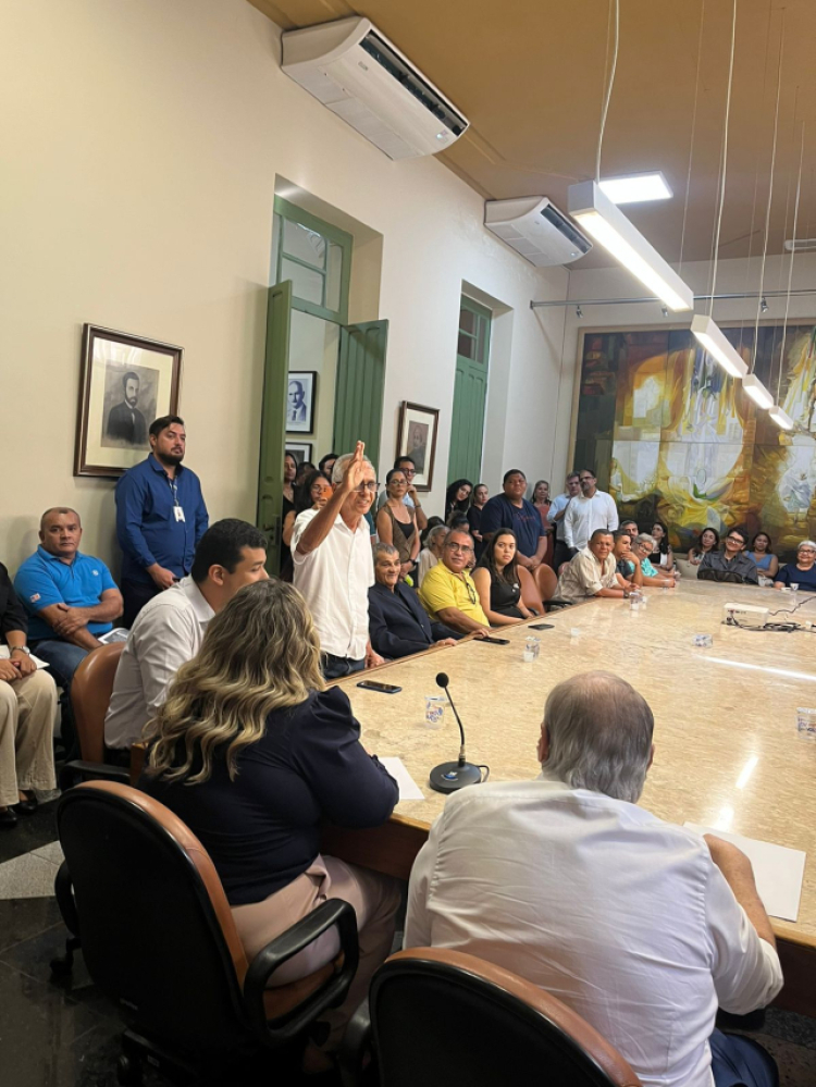 Carlos Augusto fala durante solenidade de posse 