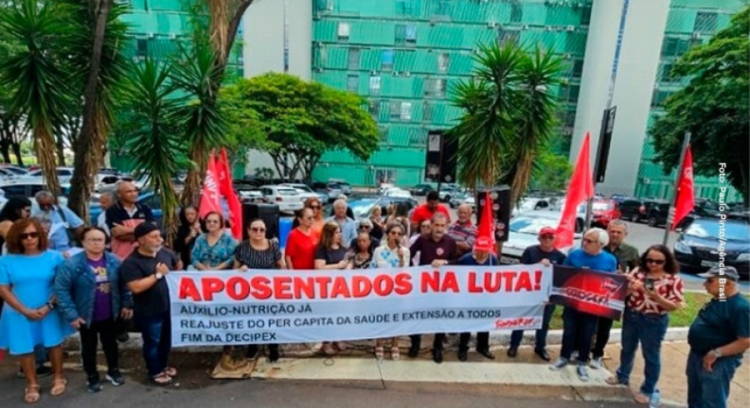 Ao se aposentar servidores têm cortes de benefícios e aumento de gastos 