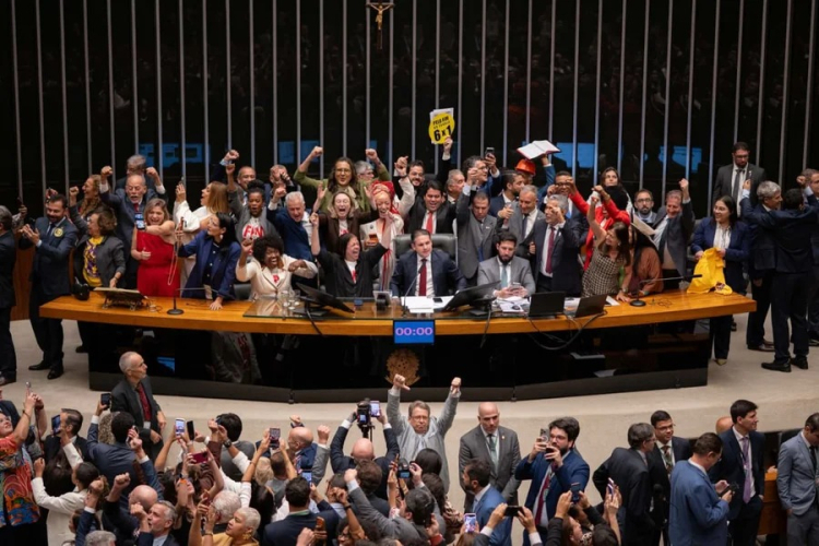 No Senado será analisada pela Comissão de Constituição e Justiça, antes de ir a plenário.